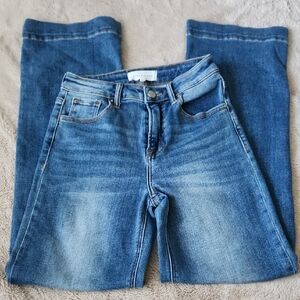 Risen Jeans Wide Leg High Waist Stretchy Medium Wash Blue Model Off-Duty